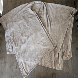 Fratelli Talli Italia Cozy Beige Knit Shawl